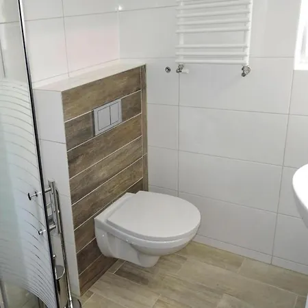 Semi-Detached House, Lukecin Lukecin